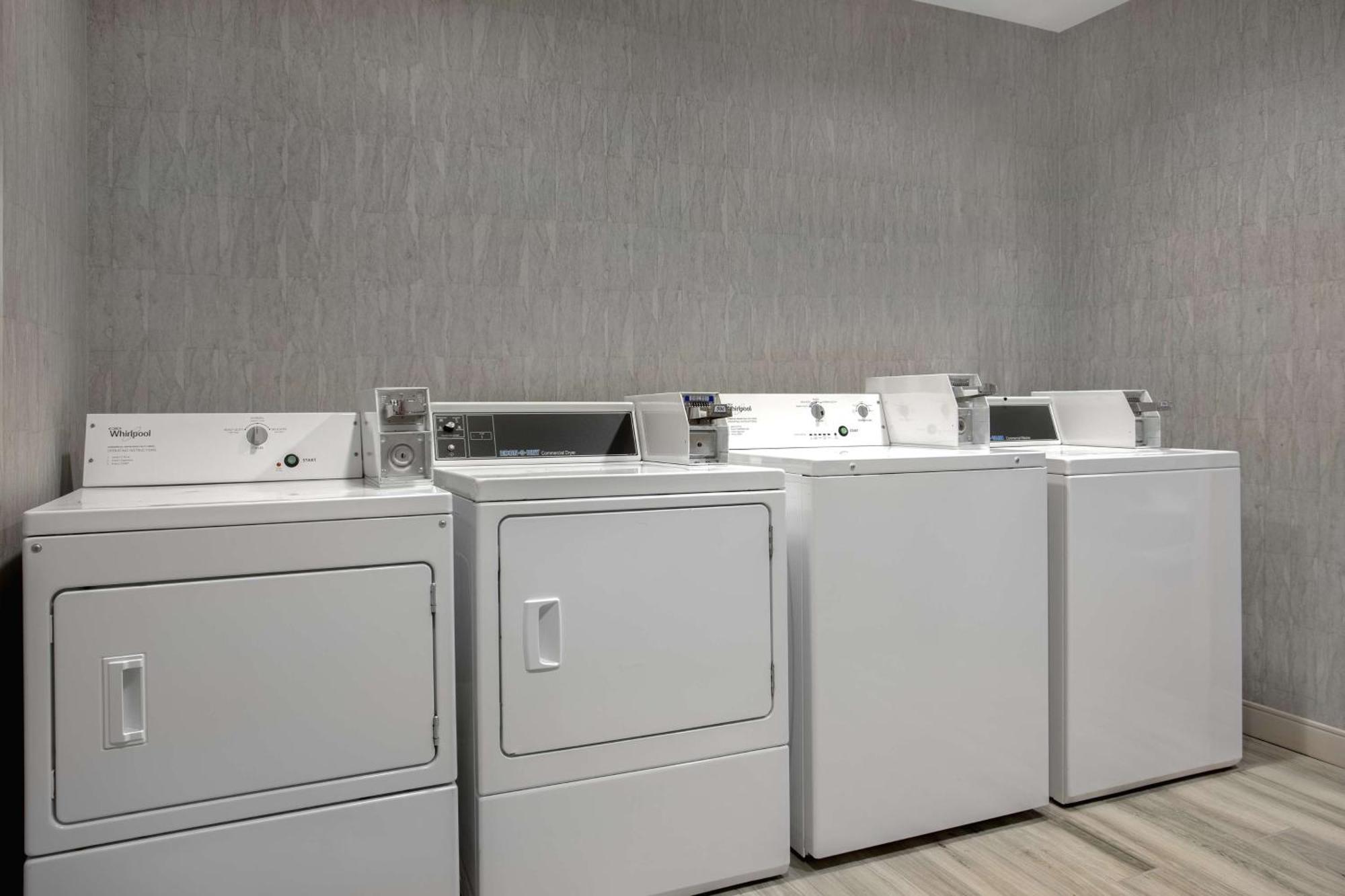 Home2 Suites By Hilton Omaha West Экстерьер фото